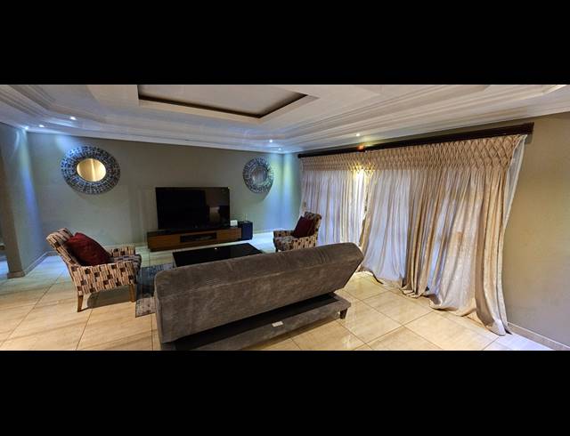 5 BEDROOM HOUSE FOR SALE IN SERALA VIEW